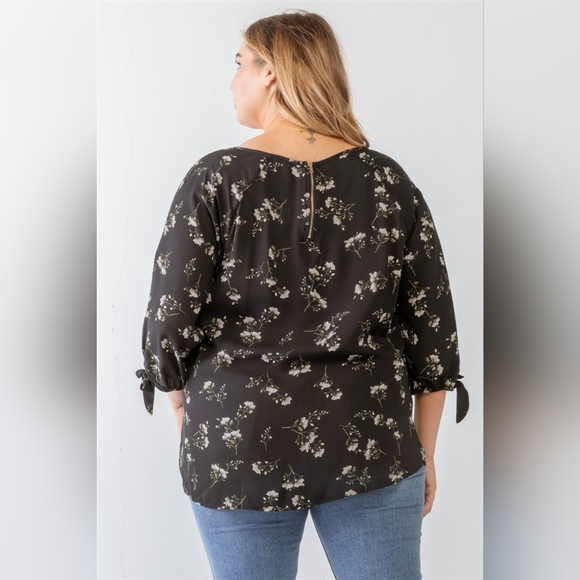 Zenobia Plus Size Floral Round Neck Blouse - Picture 2 of 5